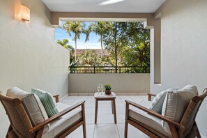 Terrace/patio - The Palms Luxe with 9 Resort Pools (Westcourt)
