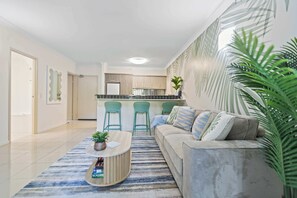 TV, offices - The Palms Luxe with 9 Resort Pools (Westcourt)