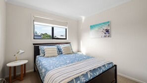 Iron/ironing board, travel cot, Internet
