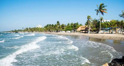 Spacious Coveñas Cabin 4 Bedrooms, close to beach, Pet-Friendly