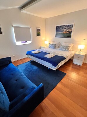 Room - Casa do Becco - sobre o centro histórico e o oceano (Angra do Heroísmo)