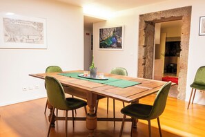 Dining - Casa do Becco - sobre o centro histórico e o oceano (Angra do Heroísmo)