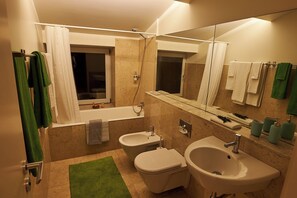 Bathroom - Casa do Becco - sobre o centro histórico e o oceano (Angra do Heroísmo)
