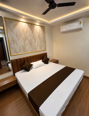 Habitación Deluxe | Escritorio, wifi gratis, ropa de cama