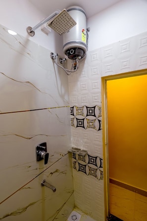 Family Room | Bathroom | Shower, towels - Anandam Homestay (Ujjain)