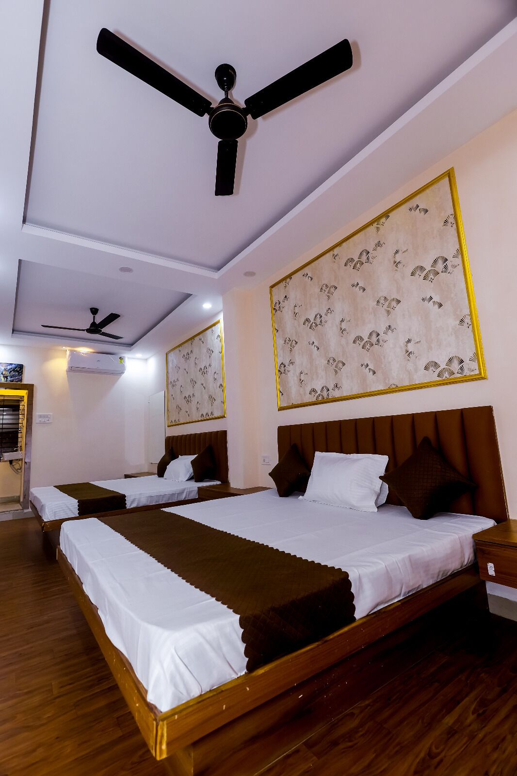 Habitación familiar | Escritorio, wifi gratis, ropa de cama