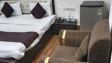 Luxury Double Room, City View | Desk, free WiFi