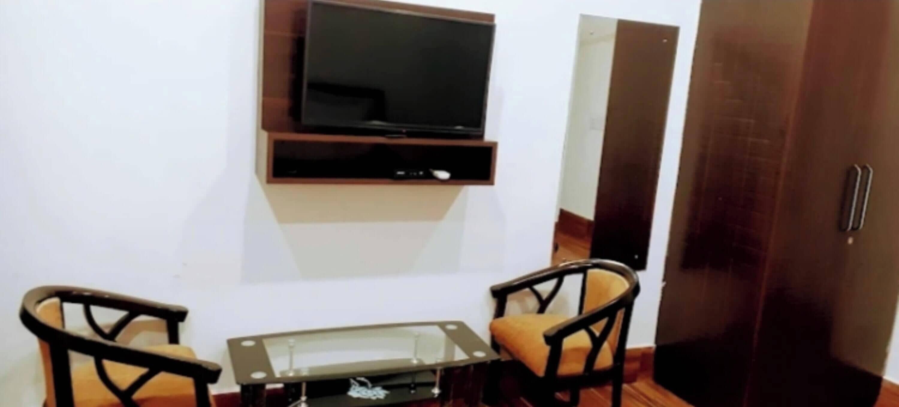 Habitación doble superior, vistas a la ciudad | Escritorio y wifi gratis