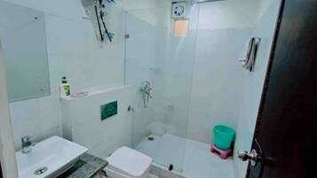 淋浴設備、免費梳洗用品、提供毛巾