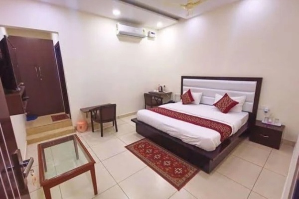 Superior Double Room, City View | Desk, WiFi (free)