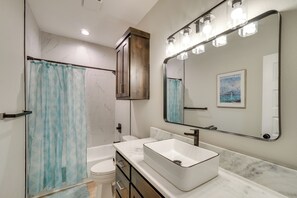 Hair dryer, towels - 7 Mi to AFB: Modern 2-Unit Combo in San Angelo (San Angelo)