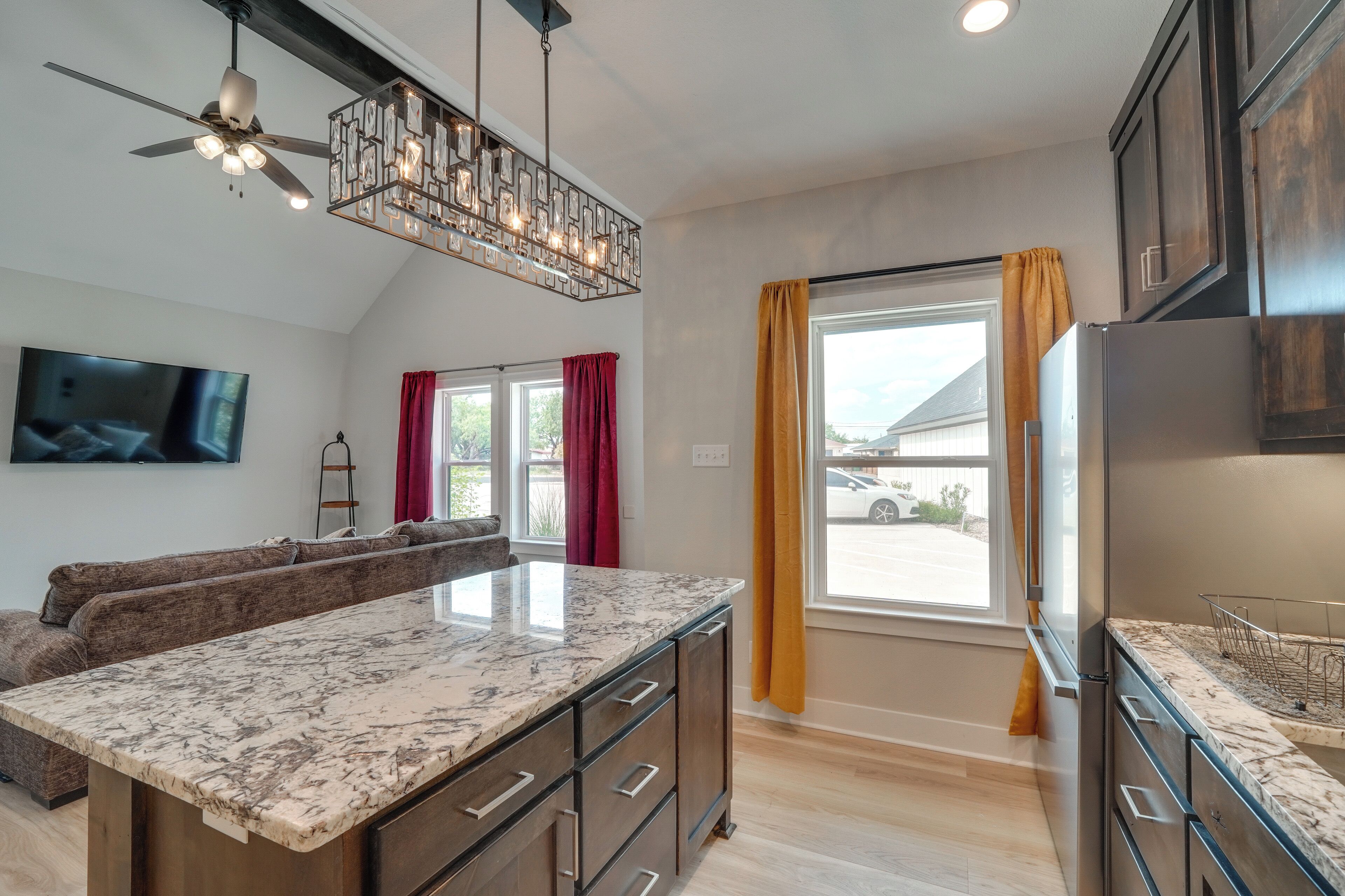 7 Mi To Afb: Modern 2-unit Combo In San Angelo - San Angelo, TX