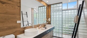 Peaceful Woodland | 6BR Retreat with Garden Views