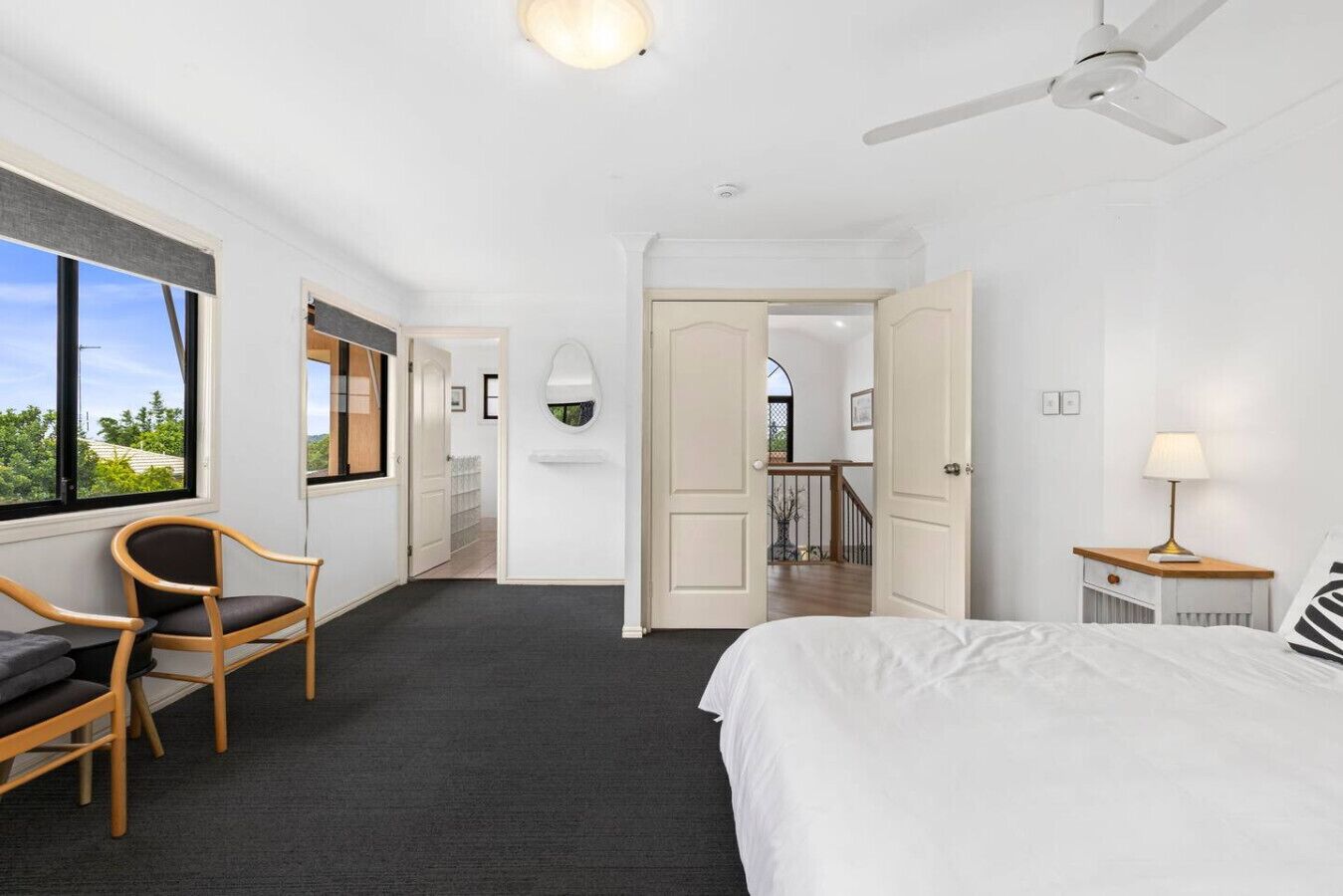 Desk, iron/ironing board, WiFi, bed sheets