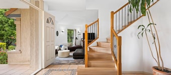 4BR Villa with Pool & Garden - Daisy Hill