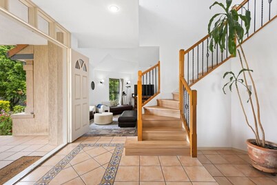 4BR Villa with Pool & Garden - Daisy Hill