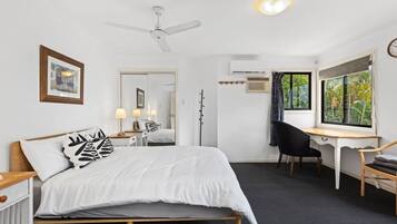 Desk, iron/ironing board, WiFi, bed sheets