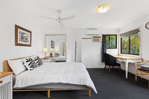 Desk, iron/ironing board, WiFi, bed sheets