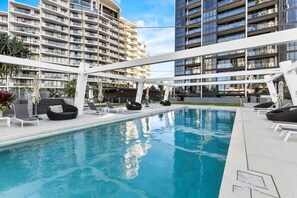 Pool - Spacious Dual-Ensuites Apartment w/Coastaline View (Broadbeach)