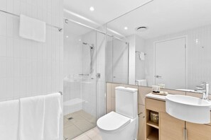 Hair dryer - Spacious Dual-Ensuites Apartment w/Coastaline View (Broadbeach)