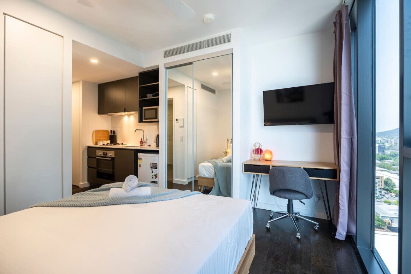 Desk, iron/ironing board, travel cot, WiFi