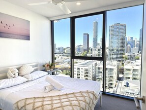 Room - Modern & Vibrant - 1 BR Apt - Pool/Gym/Sauna (South Brisbane)