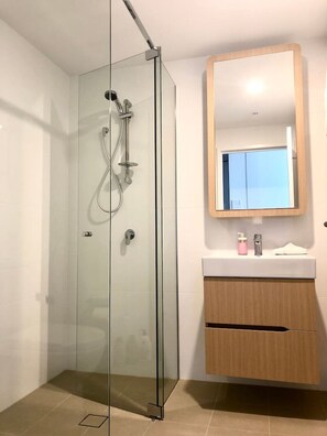 Bathroom - Modern & Vibrant - 1 BR Apt - Pool/Gym/Sauna (South Brisbane)