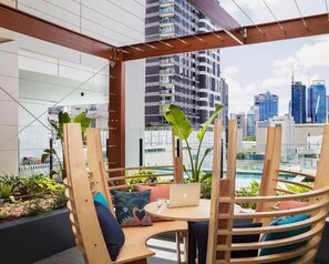 Outdoor dining - Cultural Charm - 2BR Apartment in South Brisbane (South Brisbane)