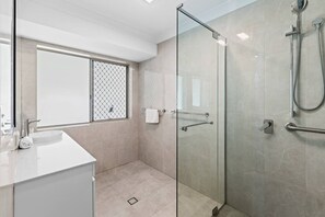Hair dryer - Cozy & Spacious 2-Bedroom Retreat (Capalaba)