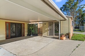 Exterior detail - Cozy & Spacious 2-Bedroom Retreat (Capalaba)