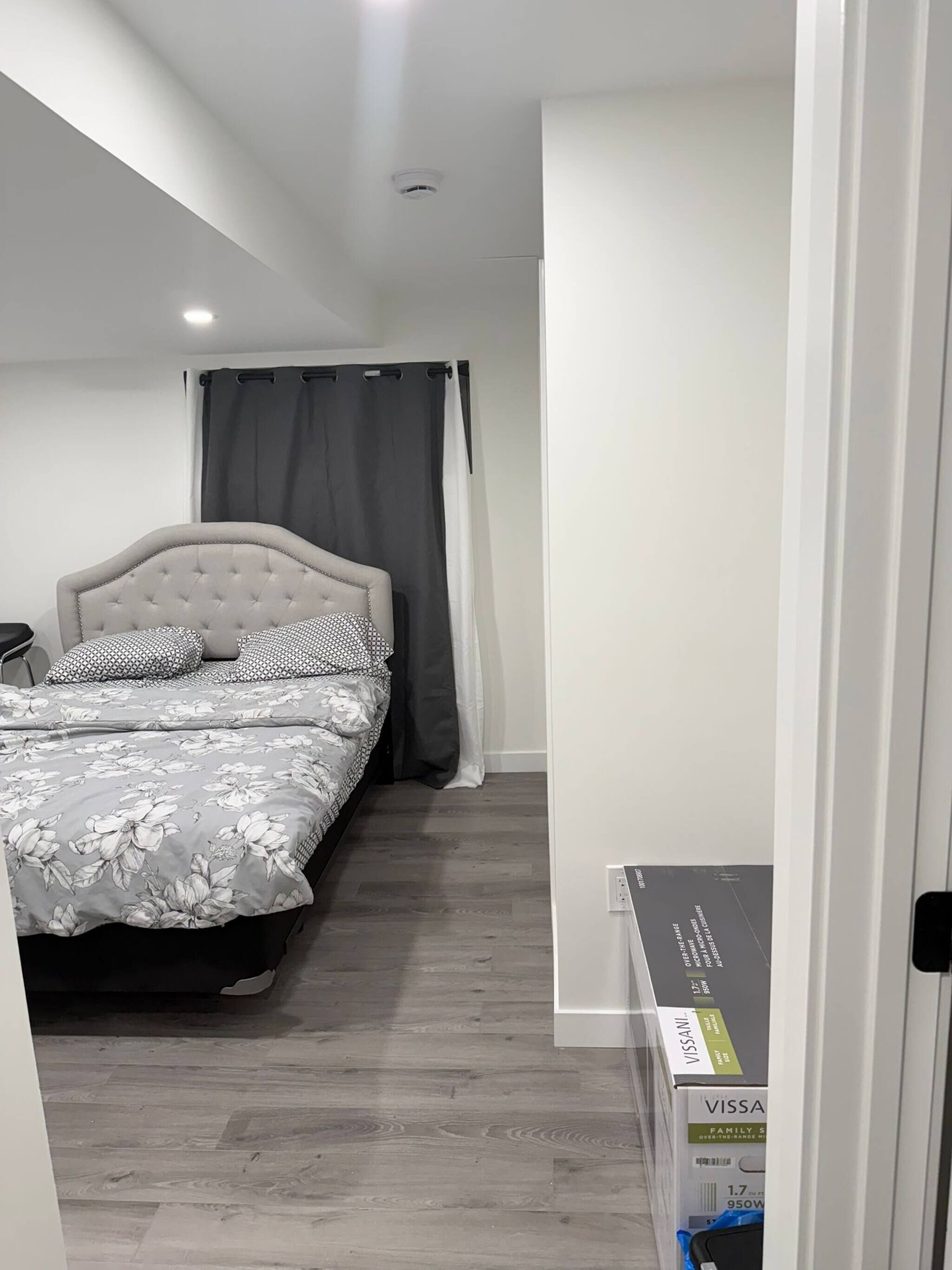 Iron/ironing board, Internet, bed sheets