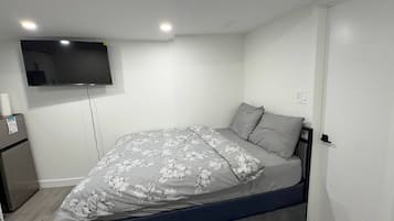 Iron/ironing board, Internet, bed sheets