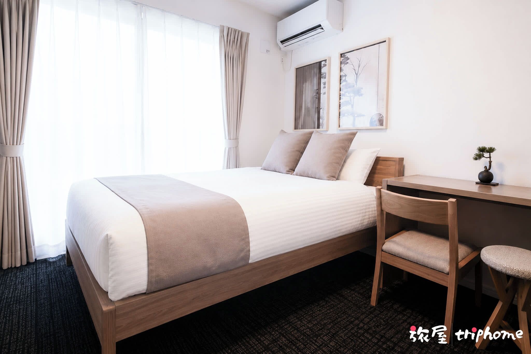 1 bedroom, desk, WiFi, bed sheets