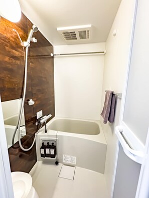 Shower, hair dryer, towels, shampoo