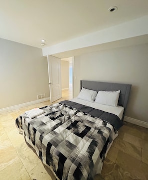 4 bedrooms, Internet, bed sheets, wheelchair access