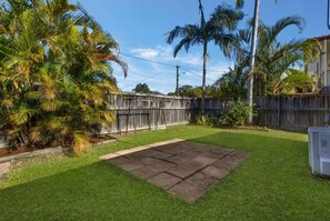 Property grounds - Duplex stay with 2 private homes | Dual Units (Acacia Ridge)