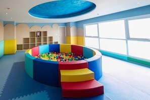 Children’s area - Resort Style Room Near Beach High Floor Pattaya (Pattaya City)
