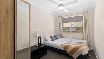 WiFi, bed sheets
