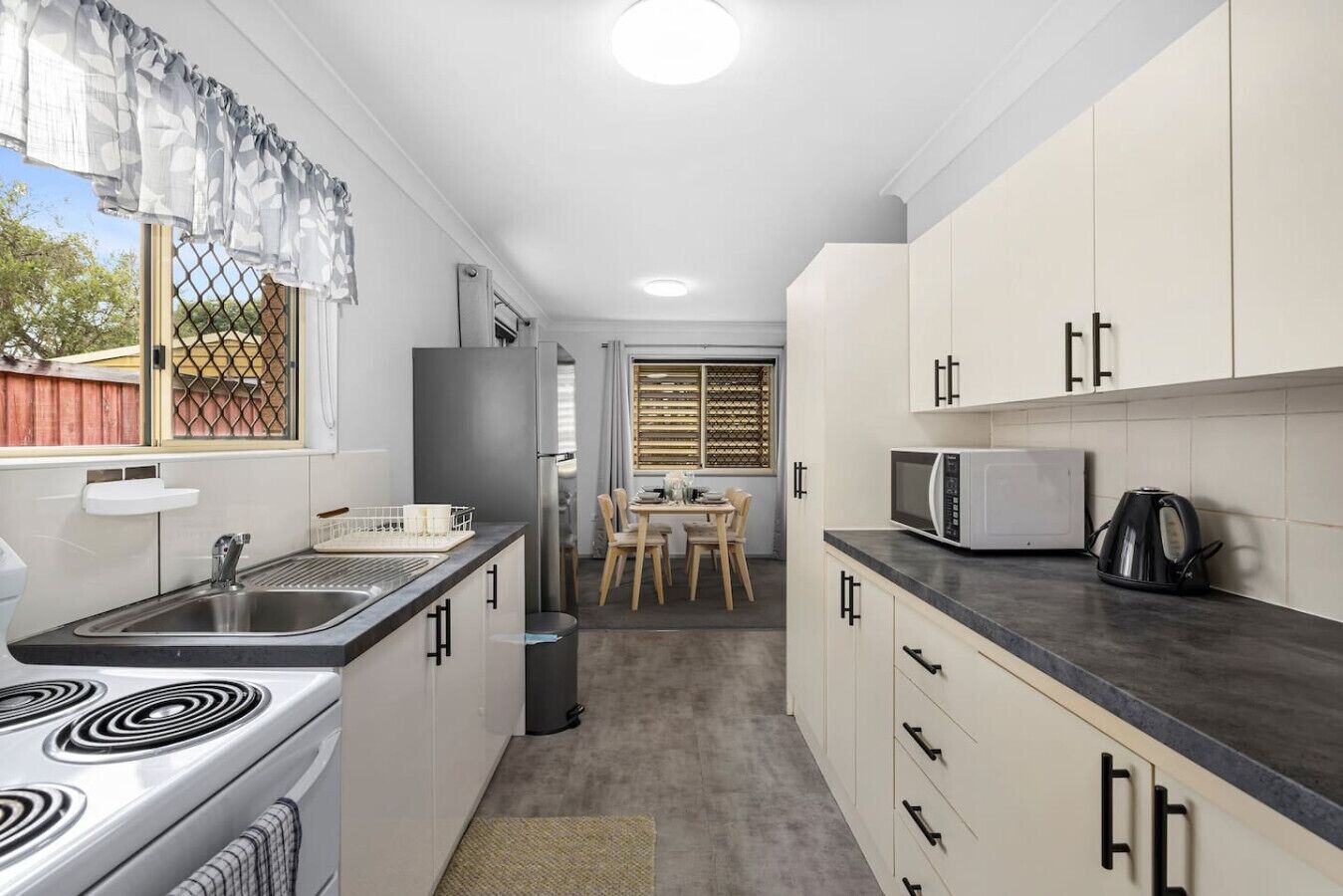 Fridge, oven, stovetop, dishwasher
