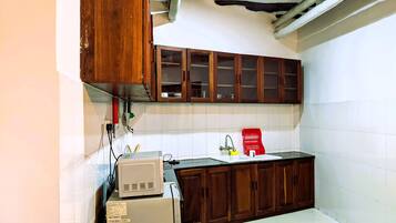 Fridge, microwave, stovetop, toaster