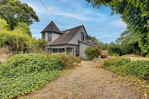 Exterior - Historic Oregon Home: Walk to Parks & Dining! (Warrenton)