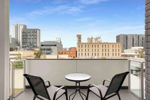 Property grounds - Freya & Frew - Balcony Apartment Near Central Market (Adelaide)