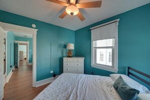 6 bedrooms, iron/ironing board, Internet, bed sheets - Ventnor City Getaway w/ Yard: 2 Blocks to Beach! (Ventnor City)