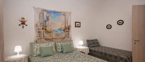 2 bedrooms, iron/ironing board, travel cot, free WiFi