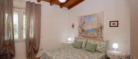 2 bedrooms, iron/ironing board, travel crib, WiFi (free)