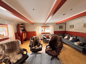 Comfort House, 4 Bedrooms, Non Smoking | Living area | 55-inch flat-screen TV with digital channels, pay movies - Hemgården i Storsätern (Idre)