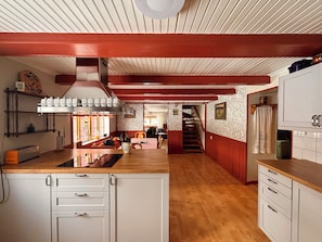 Comfort House, 4 Bedrooms, Non Smoking | Private kitchen | Fridge, microwave, oven, stovetop - Hemgården i Storsätern (Idre)