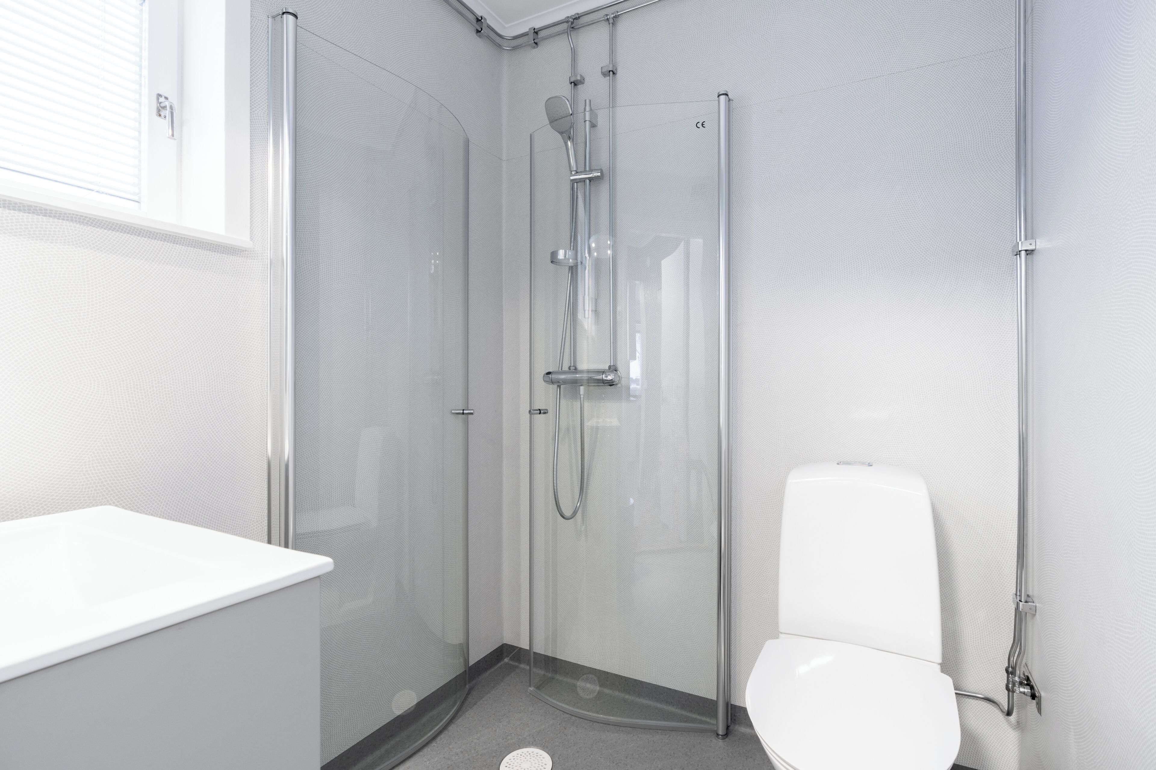 Hus Comfort | Badrum | Dusch, handdukar och toalettpapper