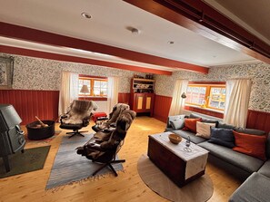 Comfort House, 4 Bedrooms, Non Smoking | Living area | 55-inch flat-screen TV with digital channels, pay movies - Hemgården i Storsätern (Grövelsjön)