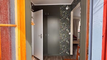 Hus – comfort | Individuelt dekorert, individuelt innredet og skrivebord for bærbar PC